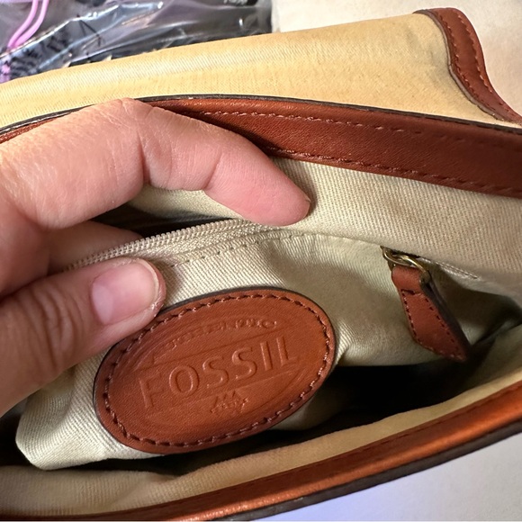 FOSSIL BROWN GENUINE LEATHER
FLAP X-BODY MESSENGER/SHOULDER/HANDBAG PURSE - Picture 13 of 13